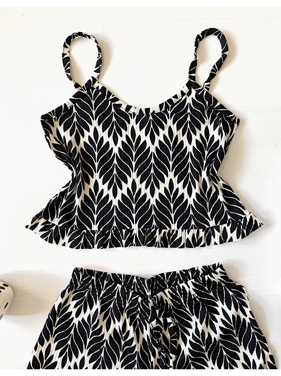 Pijama dama ieftina scurta cu maieu cu volanase si imprimeu negru cu alb Leaf
