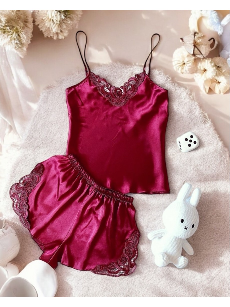 Pijama Dama ieftina cu aspect satinat formata din maieu cu bretele si pantaloni scurti cu dantela grena - Răsfăț cu Nuanțe Pasionale