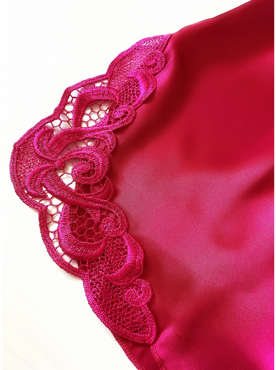 Pijama Dama ieftina cu aspect satinat formata din maieu cu bretele si pantaloni scurti cu dantela roz inchis - Eleganță și Răsfăț Subtil în Seri Liniștite