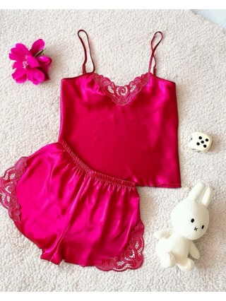 Pijama Dama ieftina cu aspect satinat formata din maieu cu bretele si pantaloni scurti cu dantela roz inchis - Eleganță și Răsfăț Subtil în Seri Liniștite