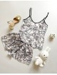 Pijama dama ieftina cu aspect satinat cu maieu si pantaloni scurti cu imprimeu litere chains - Stil Urban și Refined