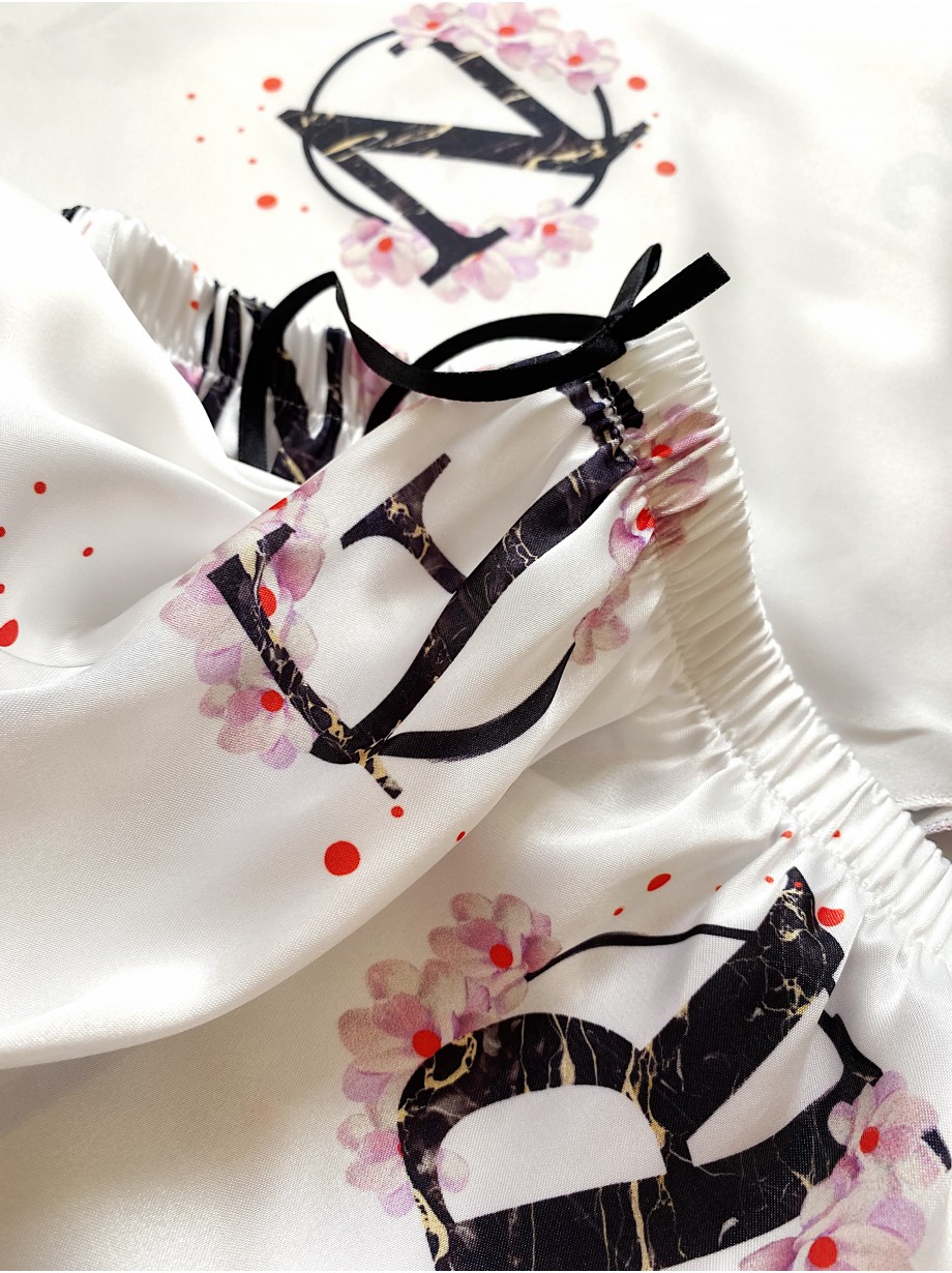 Pijama dama ieftina cu aspect satinat cu maieu si pantaloni scurti cu imprimeu LItere Fashion - Simplitate cu un Strop de Mister
