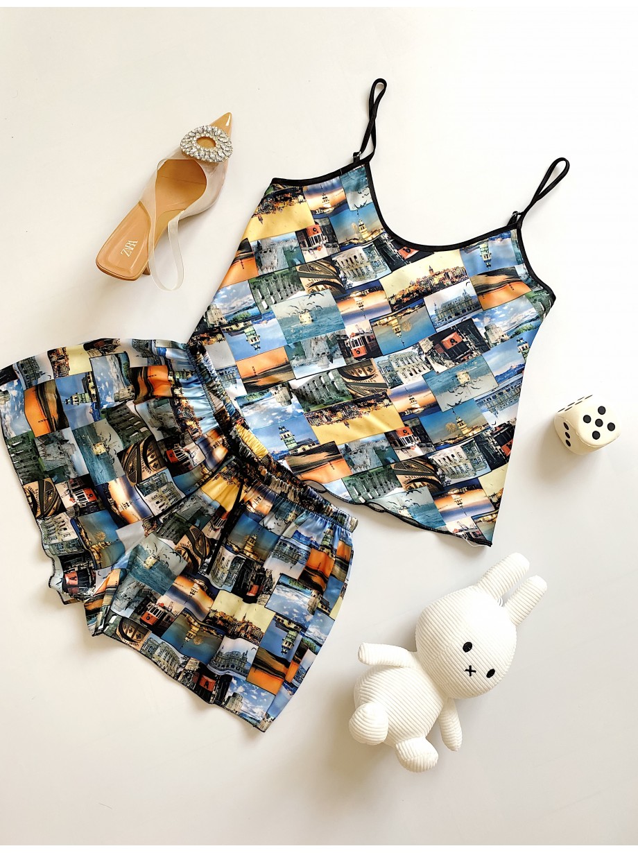 Pijama dama ieftina cu aspect satinat cu maieu si pantaloni scurti cu imprimeu Postcard Orase