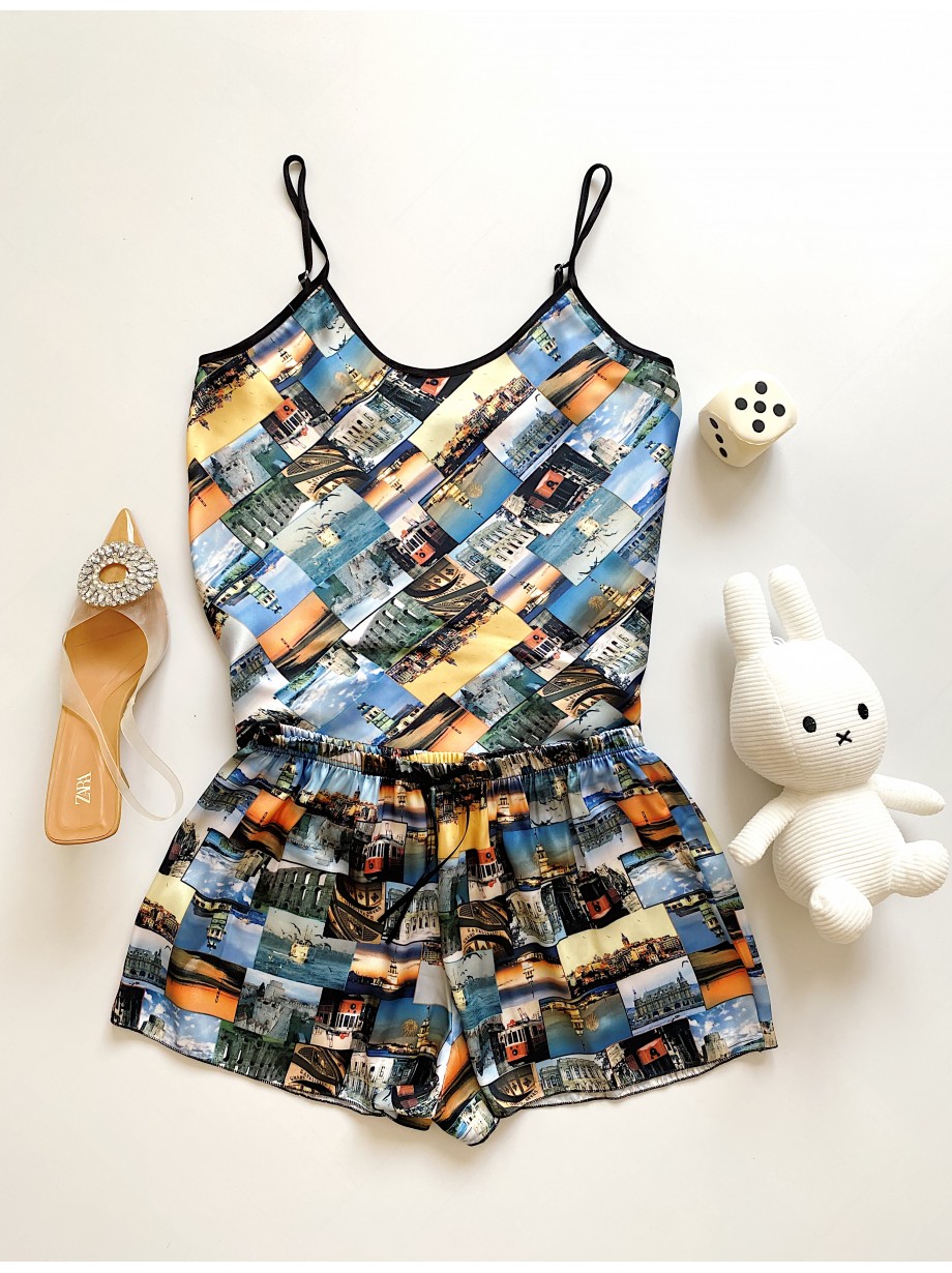 Pijama dama ieftina cu aspect satinat cu maieu si pantaloni scurti cu imprimeu Postcard Orase