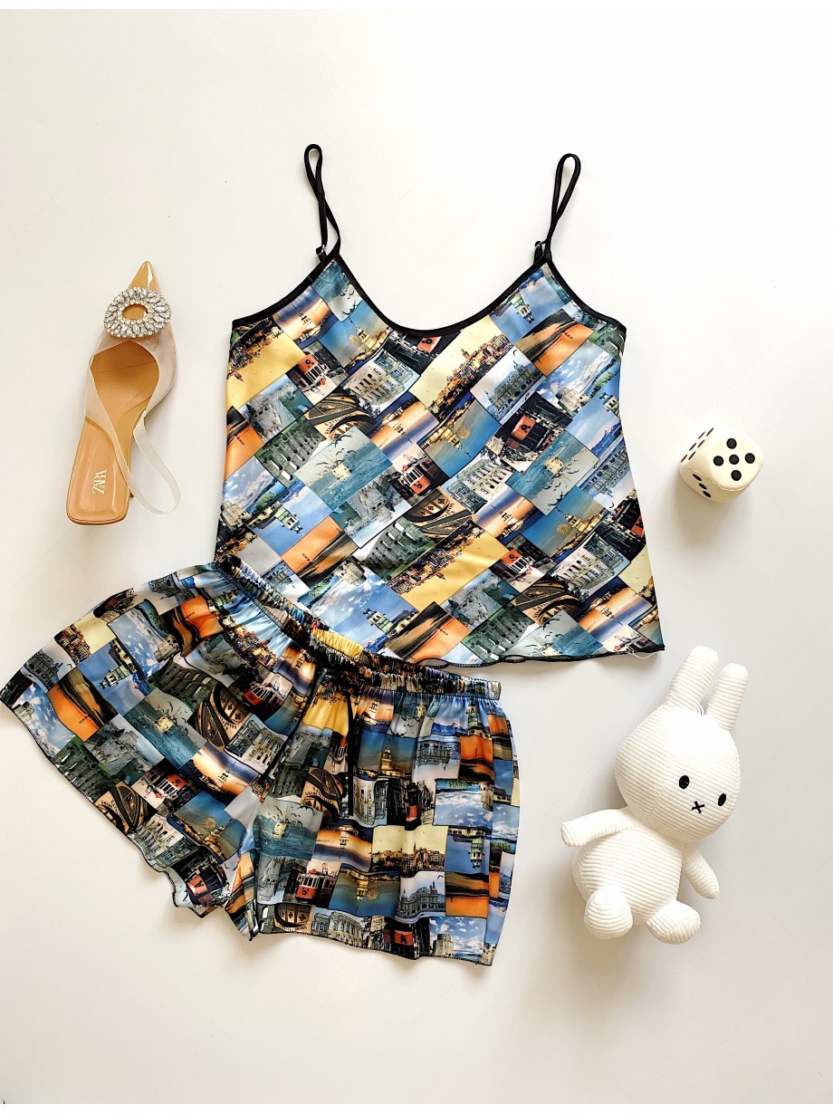 Pijama dama ieftina cu aspect satinat cu maieu si pantaloni scurti cu imprimeu Postcard Orase