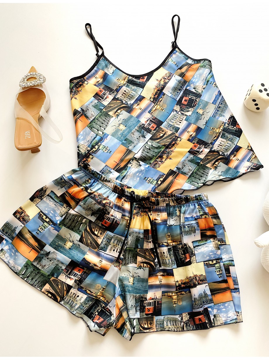 Pijama dama ieftina cu aspect satinat cu maieu si pantaloni scurti cu imprimeu Postcard Orase