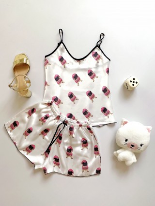 Pijama dama ieftina cu aspect satinat cu maieu si pantaloni scurti cu imprimeu Cateluș Pug Îmbrăcat în Roz - Dragoste pentru animale de companie 
