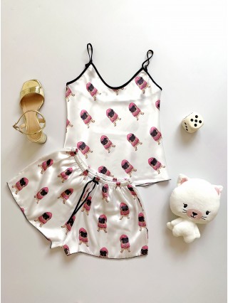 Pijama dama ieftina cu aspect satinat cu maieu si pantaloni scurti cu imprimeu Cateluș Pug Îmbrăcat în Roz - Dragoste pentru animale de companie 