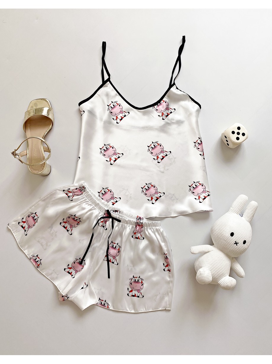 Pijama dama ieftina cu aspect satinat cu maieu si pantaloni scurti cu imprimeu cu Vacuțe Roz Fericite - Veselie și Bucurie Jucăușă
