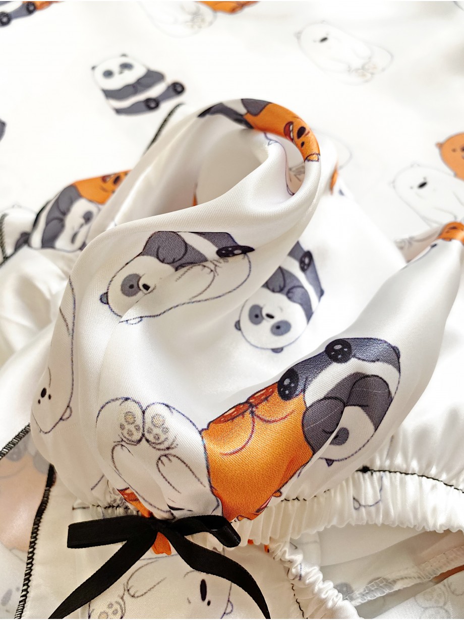 Pijama dama ieftina cu aspect satinat cu maieu si pantaloni scurti cu imprimeu Ursuleti Fericiti