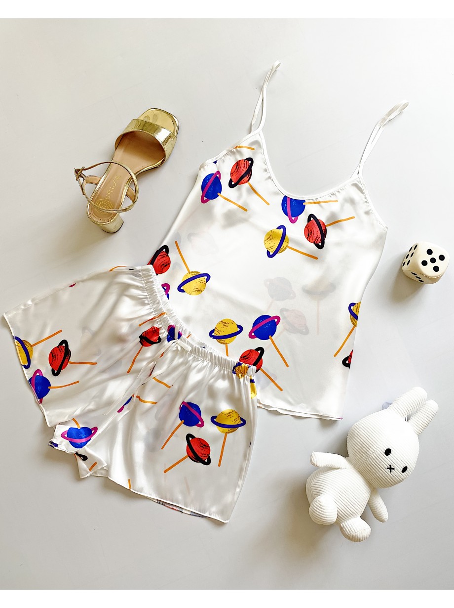 Pijama dama ieftina cu aspect satinat cu maieu si pantaloni scurti cu imprimeu Acadele Delicioase - Dulceață și Plăcere Culinara