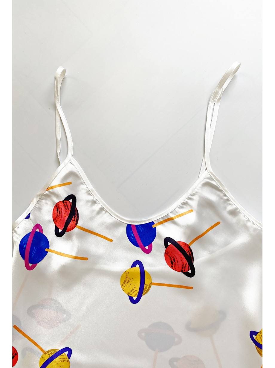 Pijama dama ieftina cu aspect satinat cu maieu si pantaloni scurti cu imprimeu Acadele Delicioase - Dulceață și Plăcere Culinara