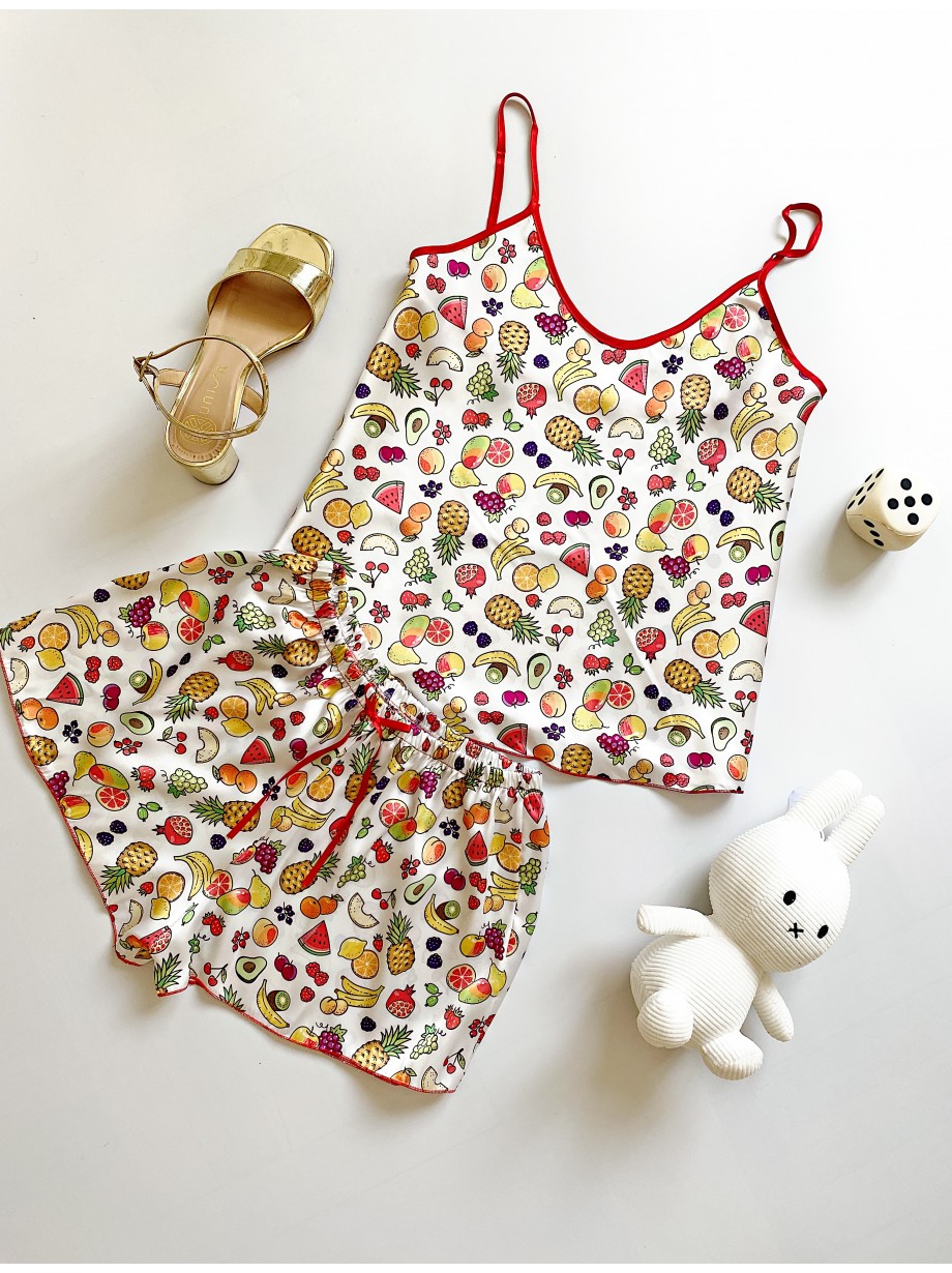Pijama dama ieftina cu aspect satinat cu maieu si pantaloni scurti cu imprimeu Tutti Frutti - Energie și Prospețime Naturală