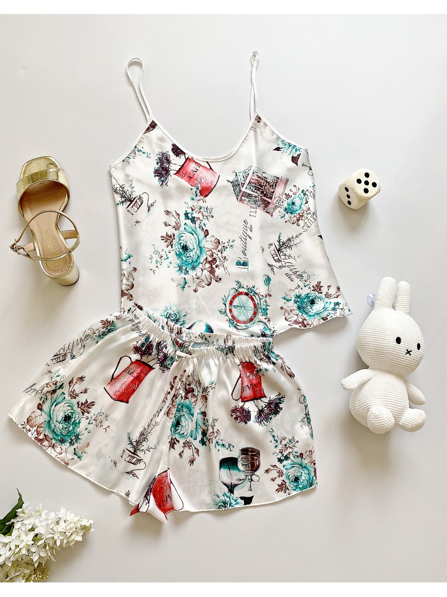 Pijama dama ieftina cu aspect satinat cu maieu si pantaloni scurti cu imprimeu Parizian - Răsfăț și Eleganță Ca la Paris