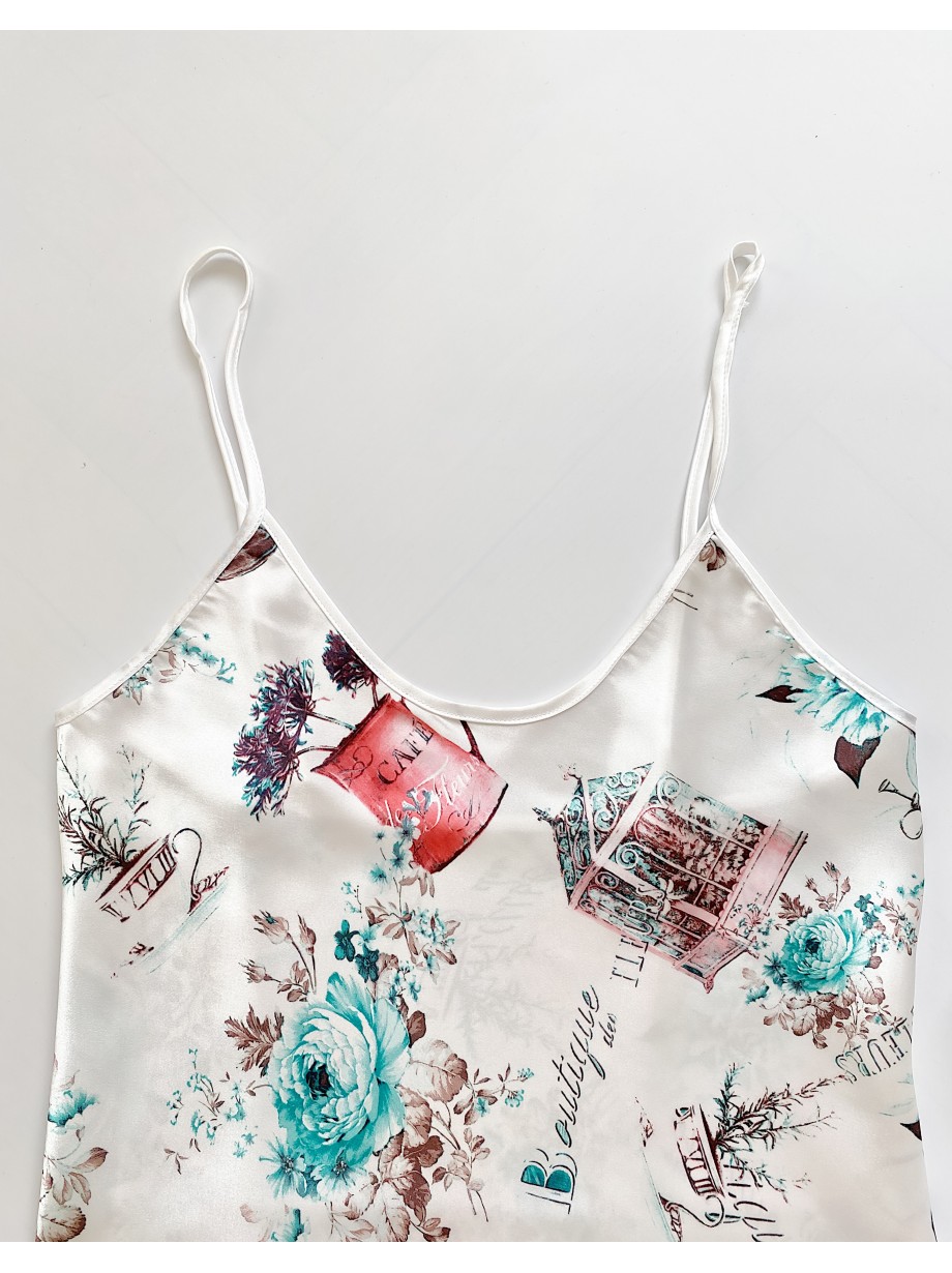 Pijama dama ieftina cu aspect satinat cu maieu si pantaloni scurti cu imprimeu Parizian - Răsfăț și Eleganță Ca la Paris