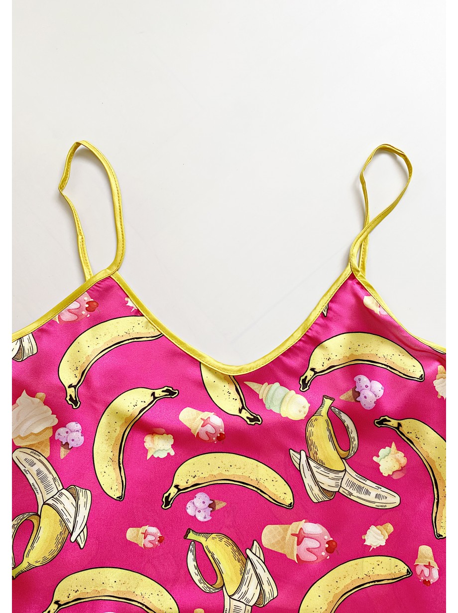 Pijama dama ieftina cu aspect satinat cu maieu si pantaloni scurti cu imprimeu Banana și Înghețată - Bucurie și Distracție Gustativă