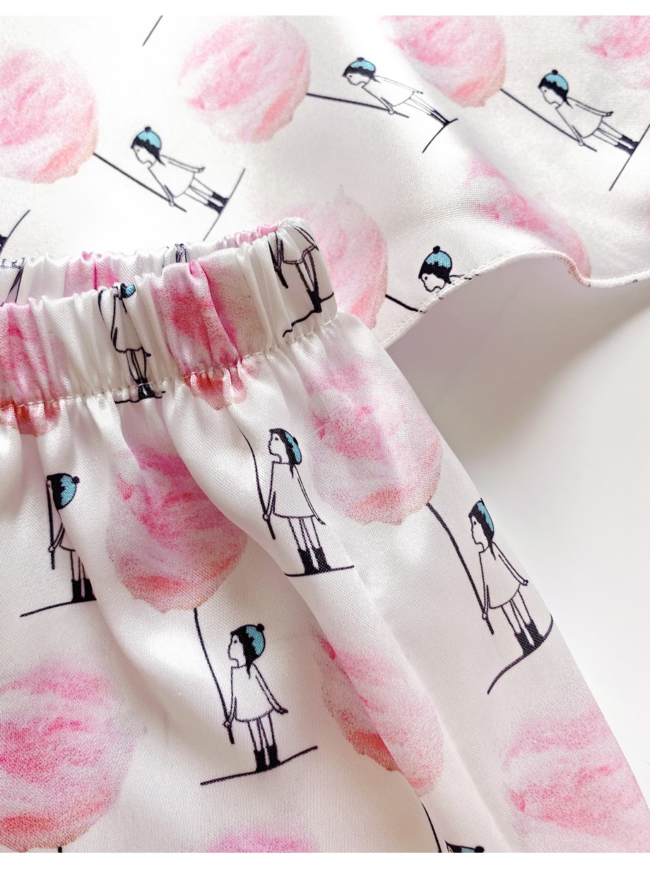 Pijama dama ieftina cu aspect satinat cu maieu si pantaloni scurti cu imprimeu Vată pe Băț și Bomboane Sugar Candy - Ceva Dulce