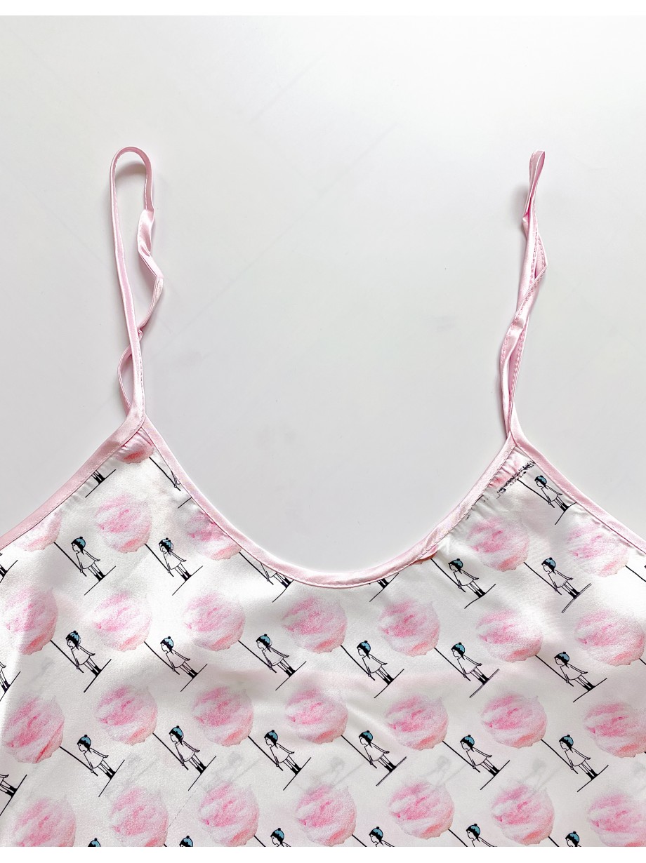 Pijama dama ieftina cu aspect satinat cu maieu si pantaloni scurti cu imprimeu Vată pe Băț și Bomboane Sugar Candy - Ceva Dulce