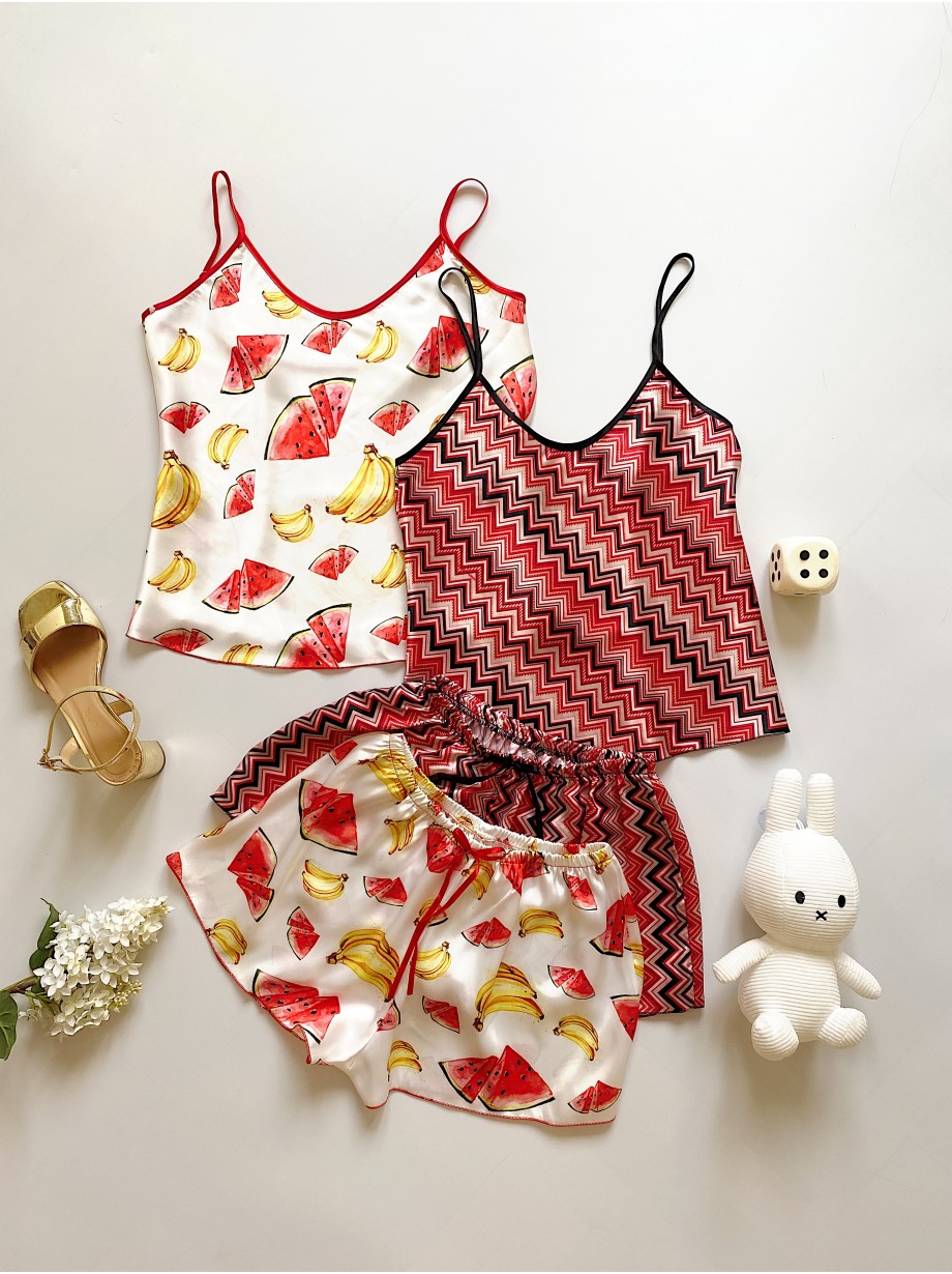 Pijama dama ieftina cu aspect satinat cu maieu si pantaloni scurti cu imprimeu Banana si Pepene rosu - Sanatos si Bun