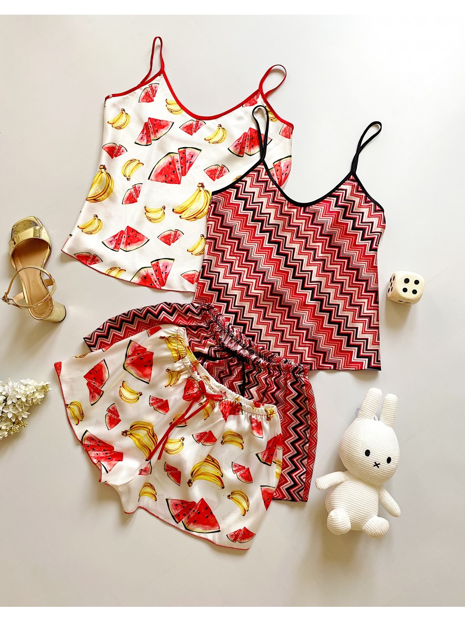 Pijama dama ieftina cu aspect satinat cu maieu si pantaloni scurti cu imprimeu Banana si Pepene rosu - Sanatos si Bun