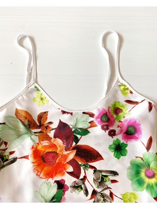 Pijama dama ieftina cu aspect satinat cu maieu si pantaloni scurti cu imprimeu floral - Eleganta naturala