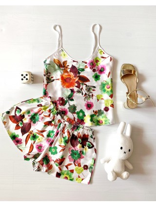 Pijama dama ieftina cu aspect satinat cu maieu si pantaloni scurti cu imprimeu floral - Eleganta naturala