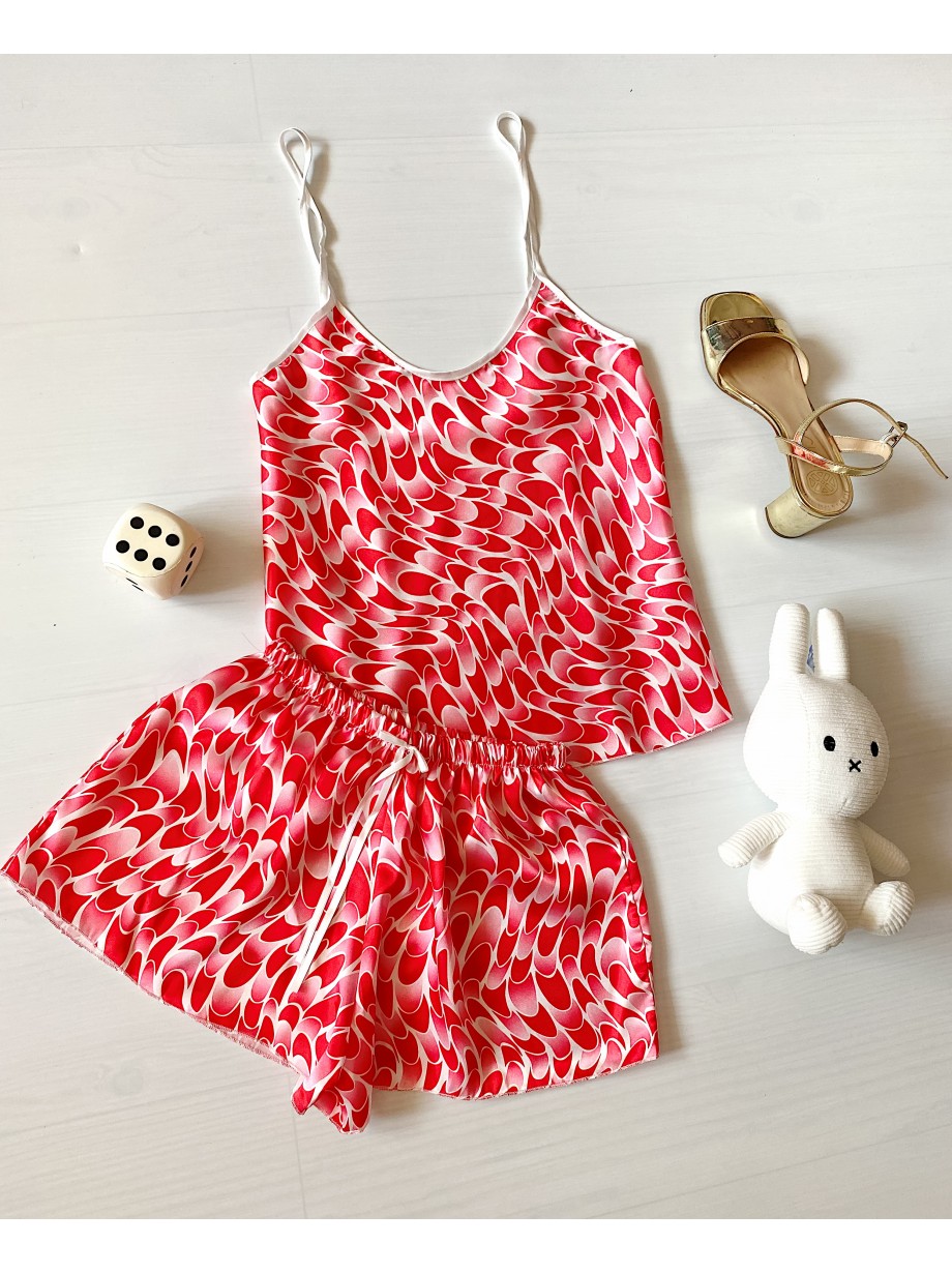 Pijama dama ieftina cu aspect satinat cu maieu si pantaloni scurti cu imprimeu Roz alb - Subtilitate si Caldura