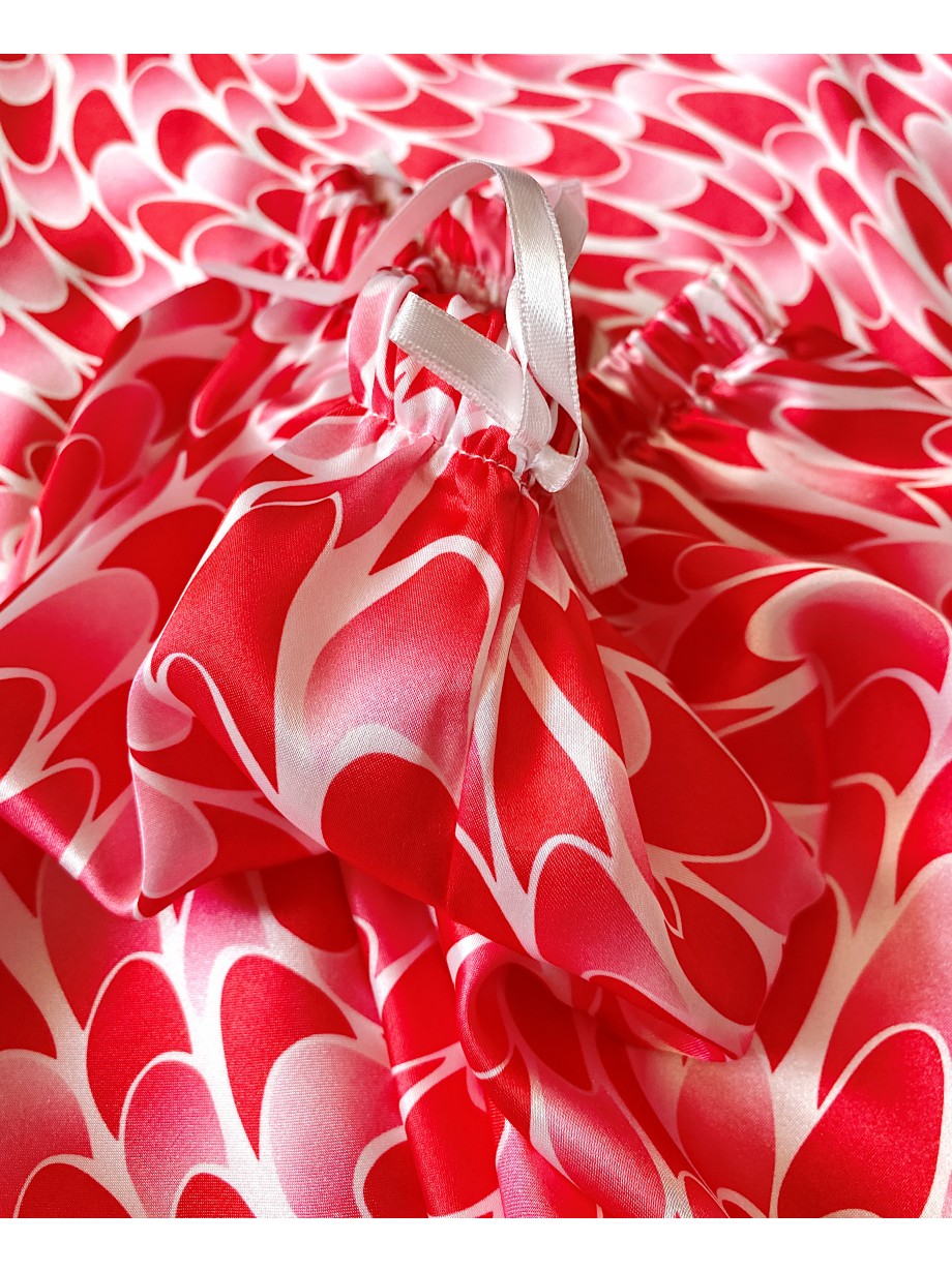 Pijama dama ieftina cu aspect satinat cu maieu si pantaloni scurti cu imprimeu Roz alb - Subtilitate si Caldura