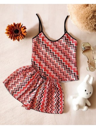 Pijama dama ieftina cu aspect satinat cu maieu si pantaloni scurti cu imprimeu zig-zag -  Dinamism si Vitalitate