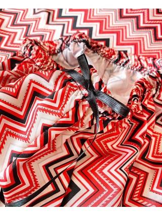 Pijama dama ieftina cu aspect satinat cu maieu si pantaloni scurti cu imprimeu zig-zag -  Dinamism si Vitalitate