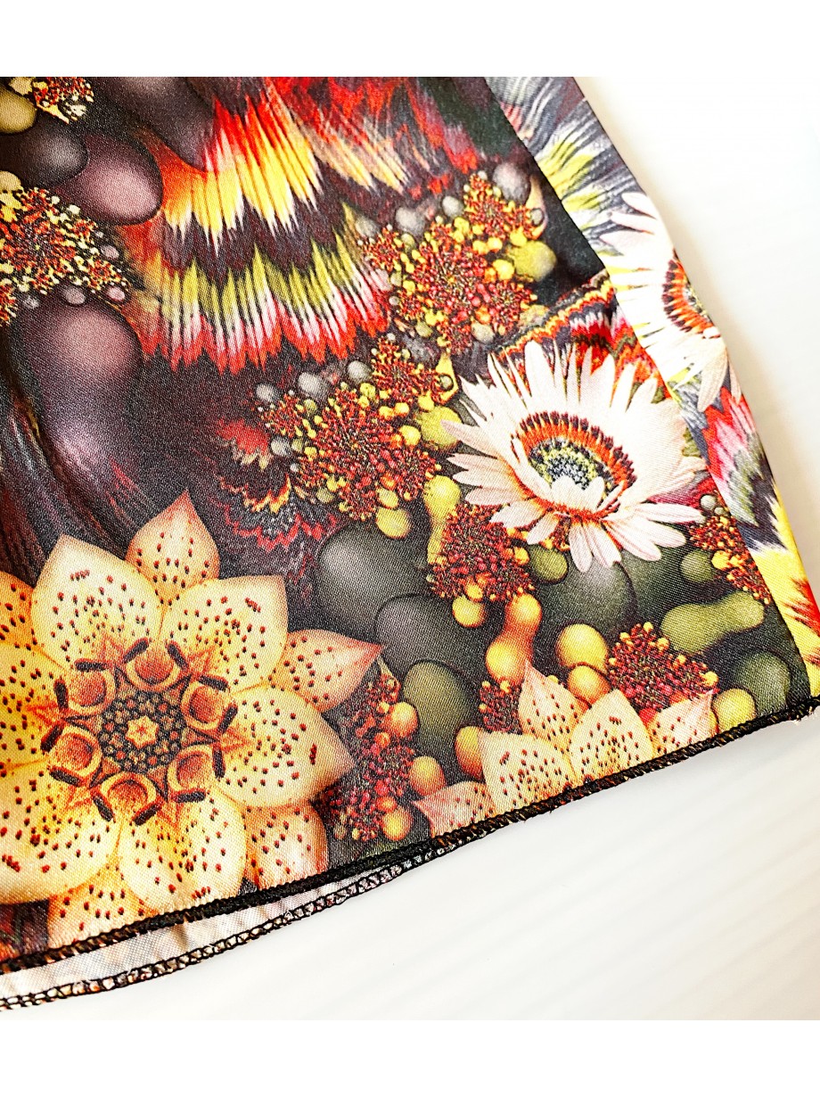 Pijama dama ieftina cu aspect satinat cu maieu si pantaloni scurti cu imprimeu Flori de Toamna - Anotimpul iubirii