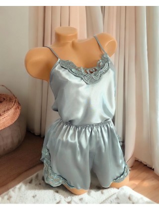 Pijama Dama ieftina cu aspect satinat formata din maieu cu bretele si pantaloni scurti cu dantela vernil 