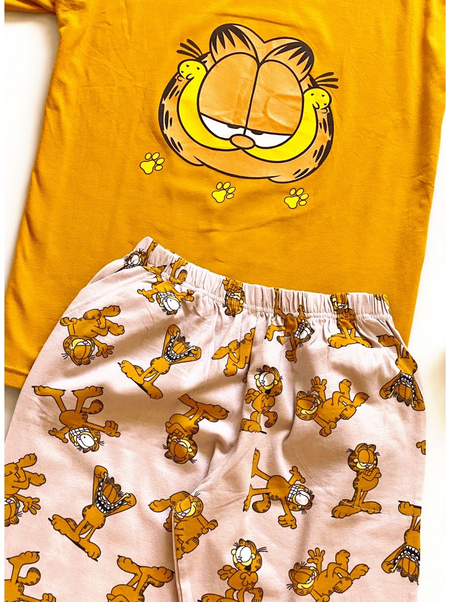 Pijama dama lunga din bumbac cu pantaloni trei sferturi si tricou cu imprimeu Garfield Faimos