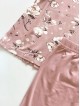 Pijama dama din bumbac calitate premium formata din maieu si pantaloni scurti roz cu imprimeu Flori delicate