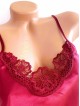 Pijama dama ieftina primavara-vara visinie din satin lucios cu model dantelat Pijama dama ieftina primavara-vara visinie din satin lucios cu model dantelat