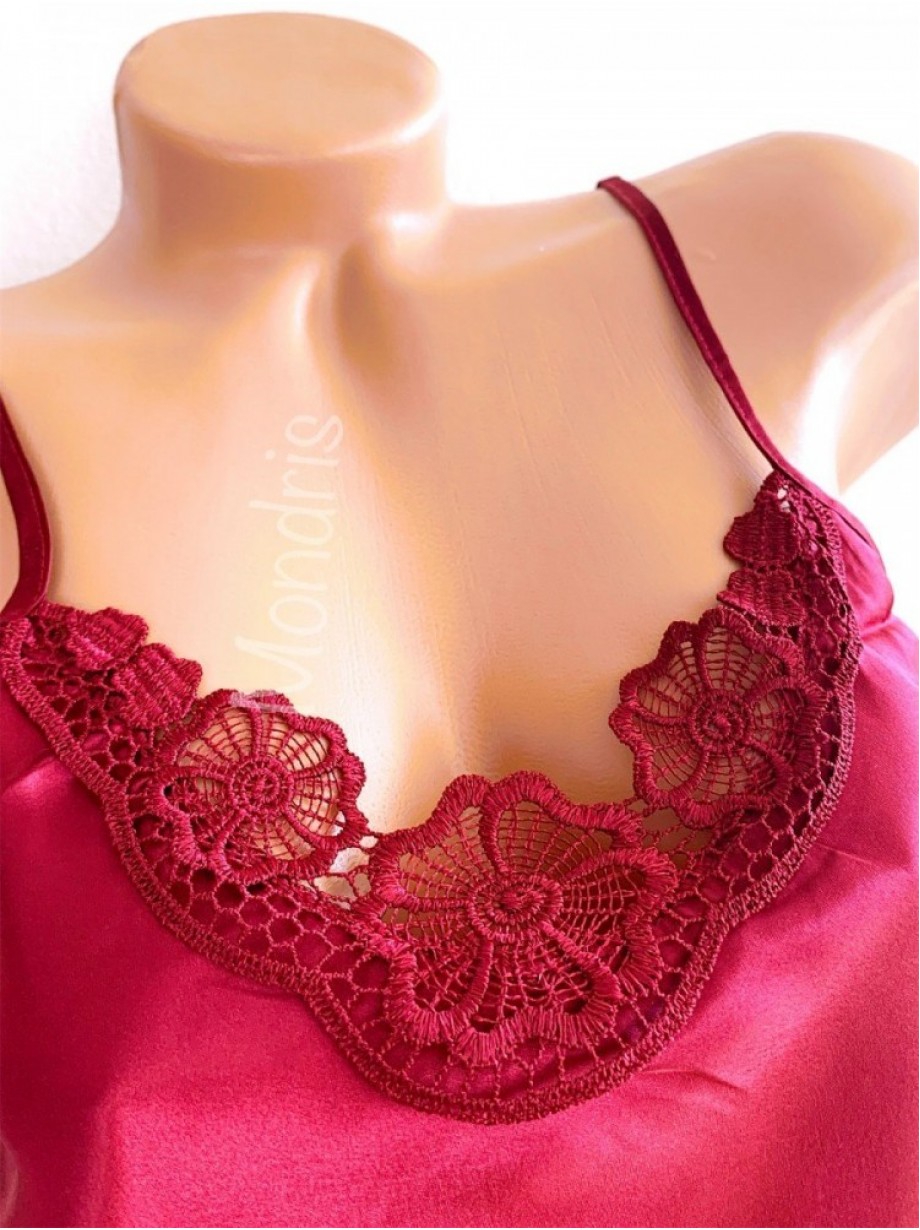 Pijama dama ieftina primavara-vara visinie din satin lucios cu model dantelat Pijama dama ieftina primavara-vara visinie din satin lucios cu model dantelat
