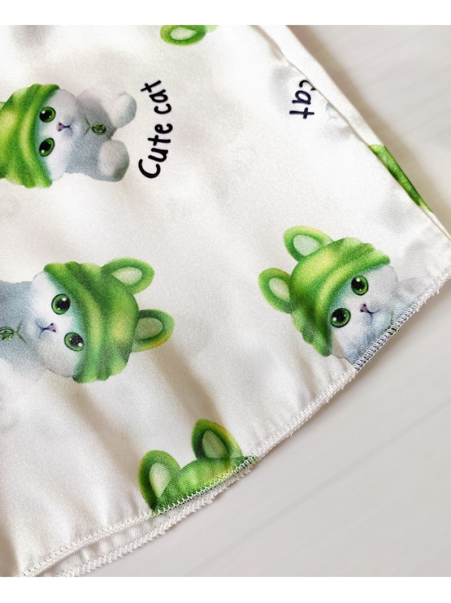 Pijama dama ieftina cu aspect satinat cu maieu si pantaloni scurti cu imprimeu minunat Cute Cat - Funny si tandrete