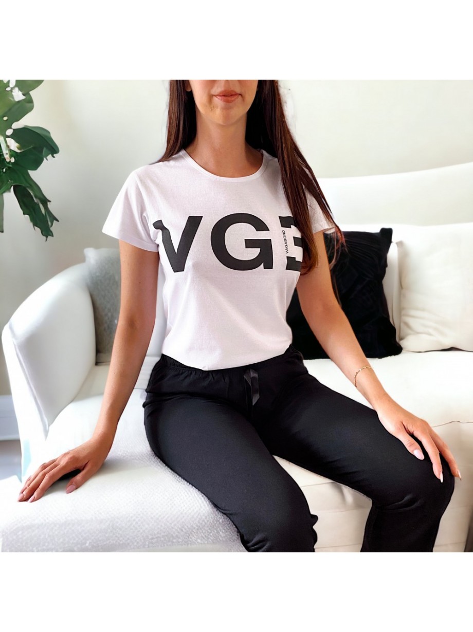 Pijama dama ieftina bumbac lunga cu pantaloni lungi negri si tricou alb cu imprimeu faimos VGB