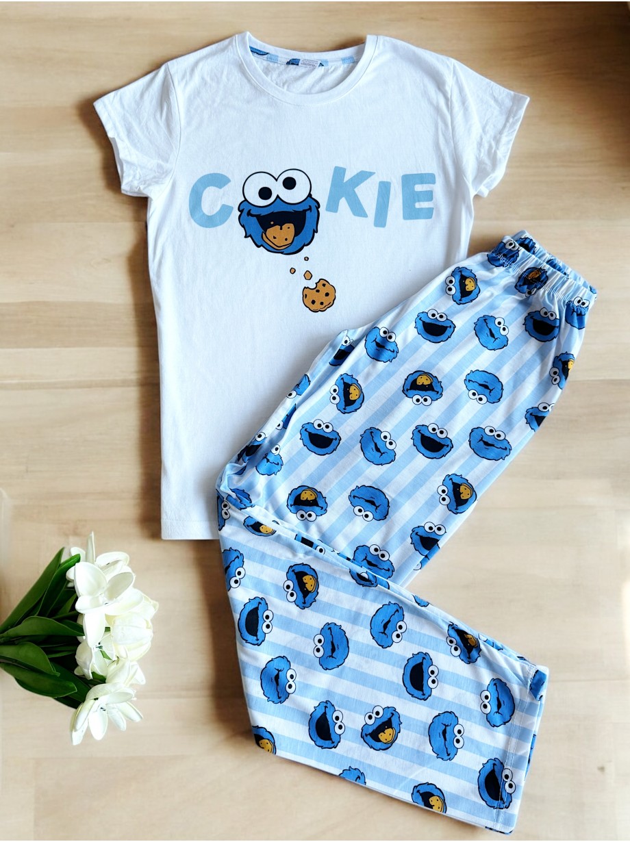 Pijama dama ieftina bumbac lunga cu pantaloni lungi albastri si tricou alb cu imprimeu Cookie 