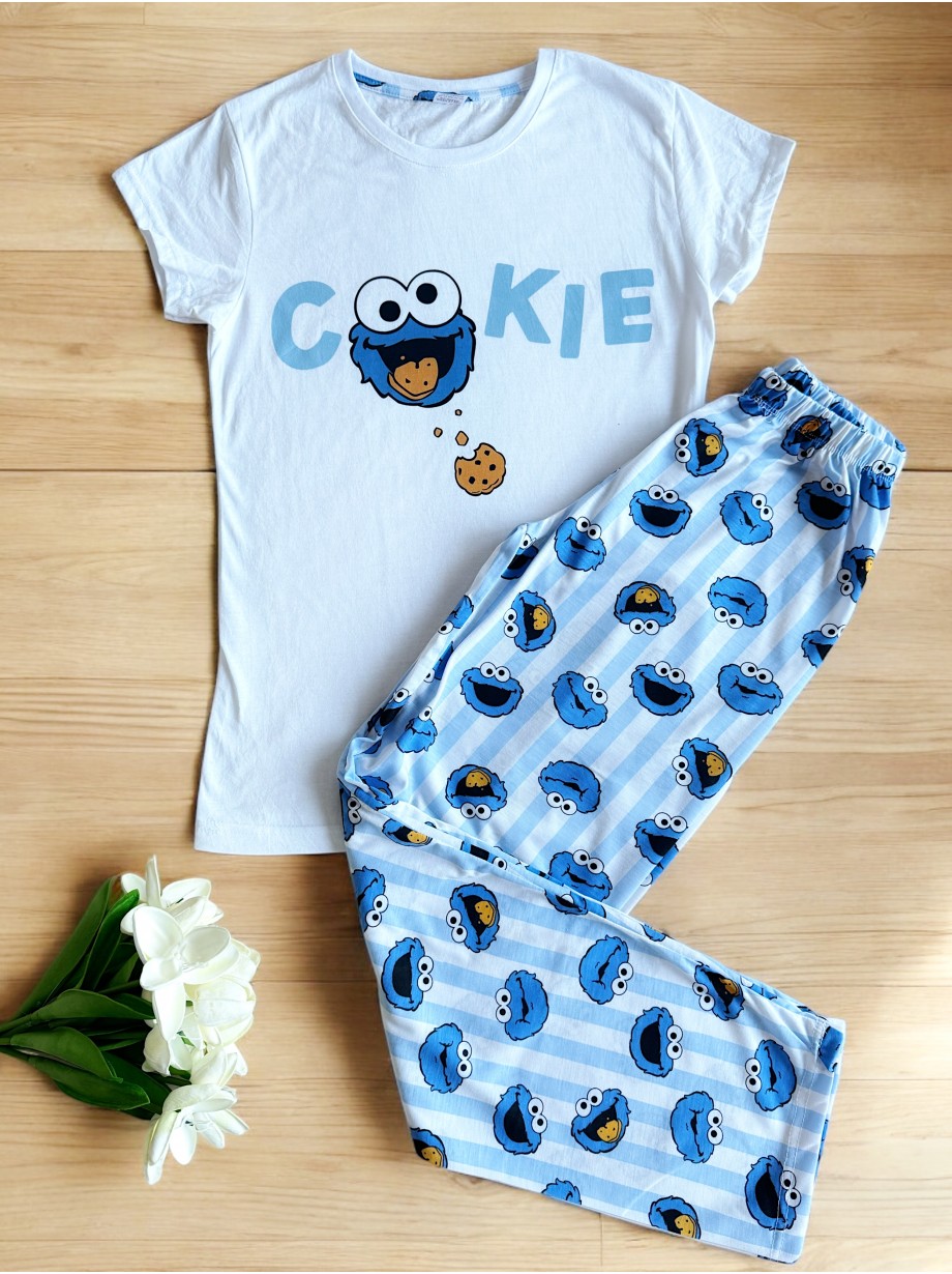 Pijama dama ieftina bumbac lunga cu pantaloni lungi albastri si tricou alb cu imprimeu Cookie 