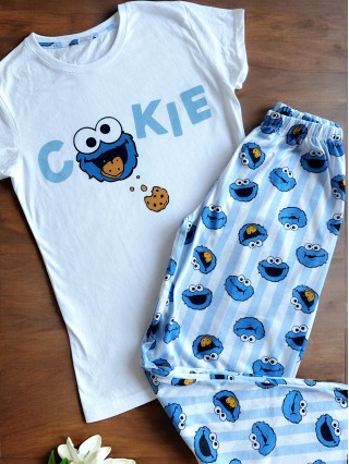 Pijama dama ieftina bumbac lunga cu pantaloni lungi albastri si tricou alb cu imprimeu Cookie 
