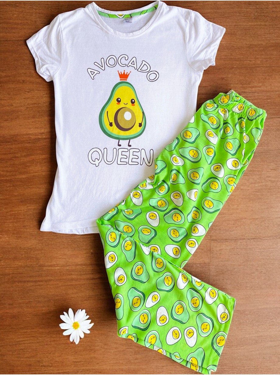 Pijama dama ieftina din bumbac cu pantaloni lungi verzi si tricou alb cu imprimeu minunat Avocado QUEEN