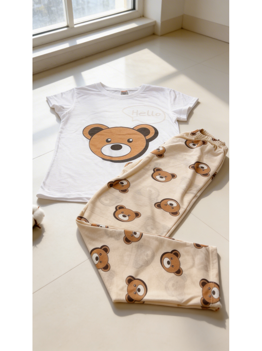 Pijama dama ieftina din bumbac cu pantaloni lungi maro si tricou alb cu imprimeu superb TOY