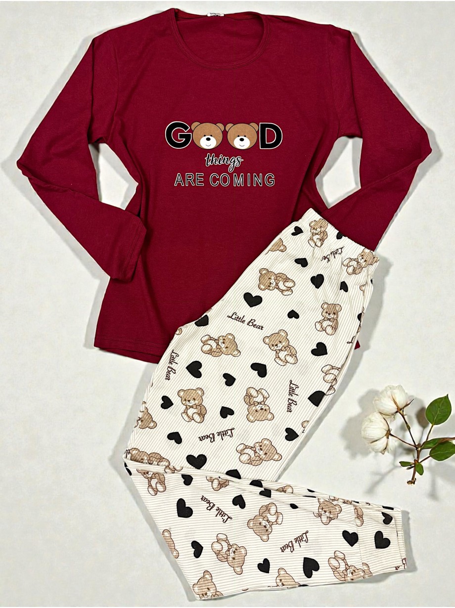 Pijama dama ieftina din bumbac cu pantaloni lungi si bluza grena cu imprimeu Good things are coming