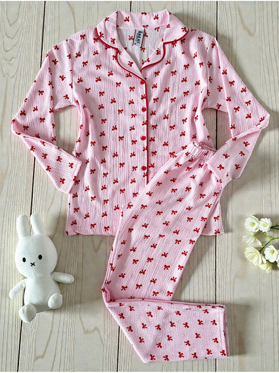 Pijama dama ieftina din bumbac cu pantaloni lungi si bluza roz cu imprimeu fundite