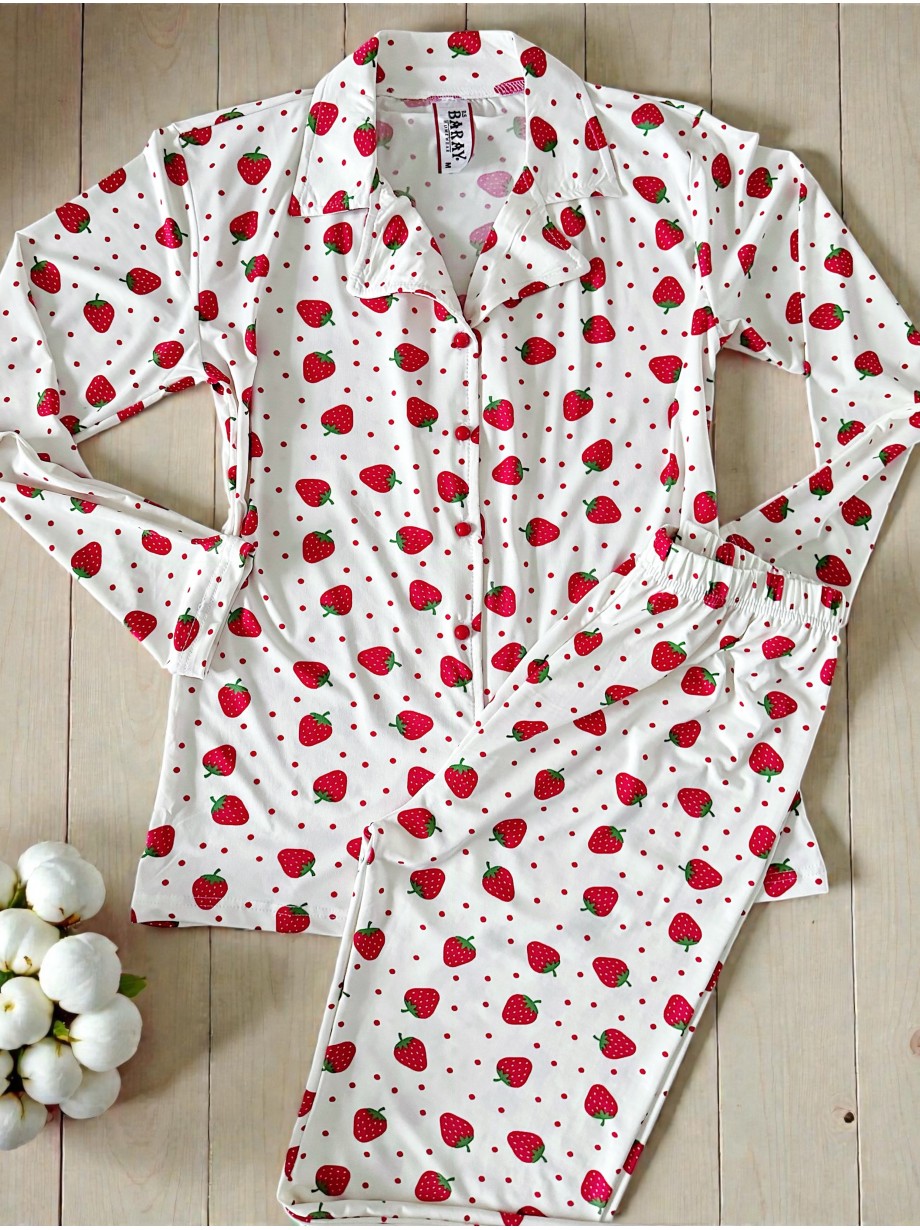 Pijama dama ieftina din bumbac, cu pantaloni lungi si bluza alba cu imprimeu cu capsuni