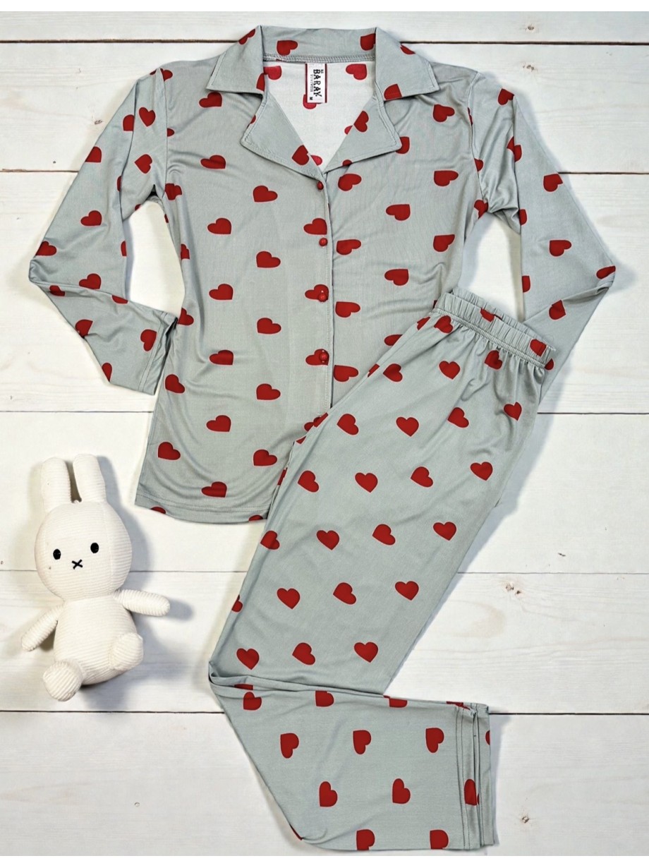 Pijama dama ieftina bumbac si lycra lunga cu bluza gri si pantaloni lungi gri cu imprimeu inimioare rosii