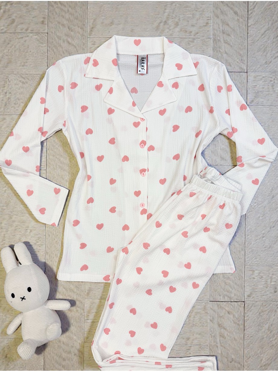 Pijama dama ieftina alba din bumbac, cu pantaloni lungi si bluza cu imprimeu inimioare roz