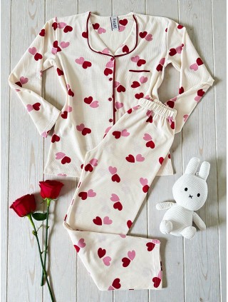 Pijama dama ieftina bumbac pufos lunga cu bluza ivoire si pantaloni lungi ivoire cu imprimeu inimioare rosii