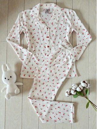 Pijama dama ieftina bumbac lunga cu pantaloni lungi albi si bluza alba cu imprimeu trandafiri